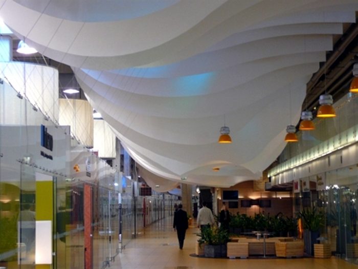 Drop Paper ceiling architecture in a shopping mall