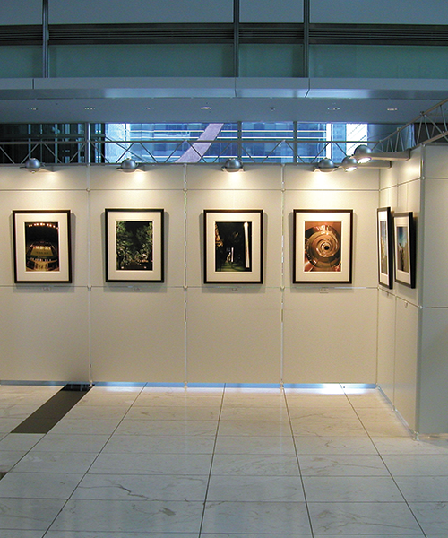 Temporary art gallery display walls